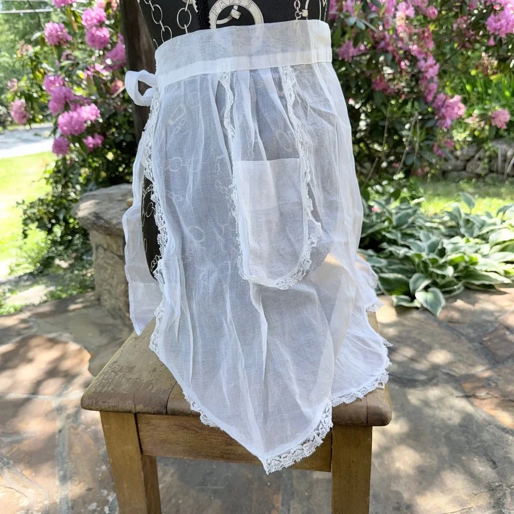Vintage‎ Sheer White Hostess Apron Lace Trimmed Pocket Scalloped Hem Cottagecore